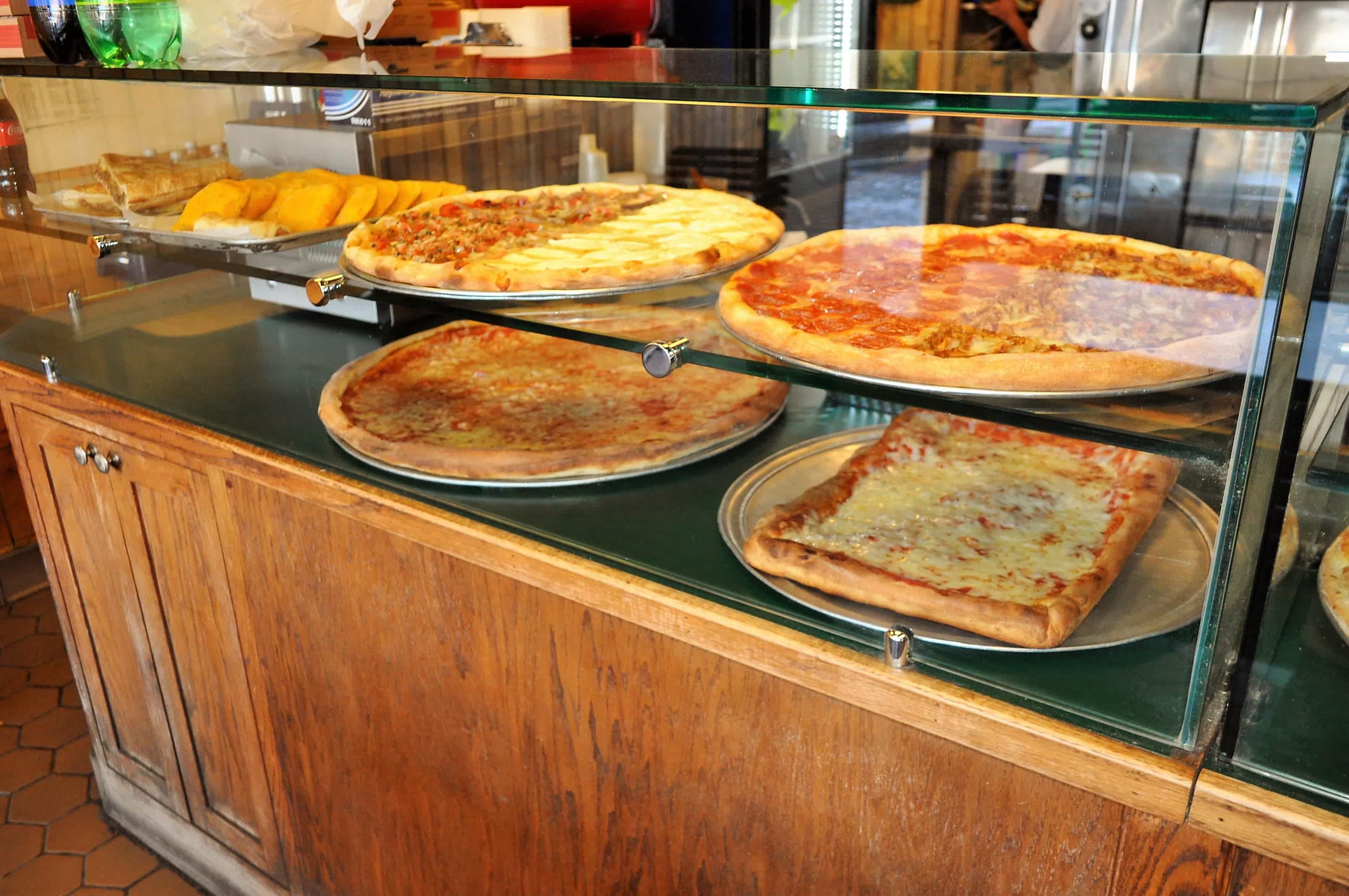 crisy-crust-pizza-counter-inside